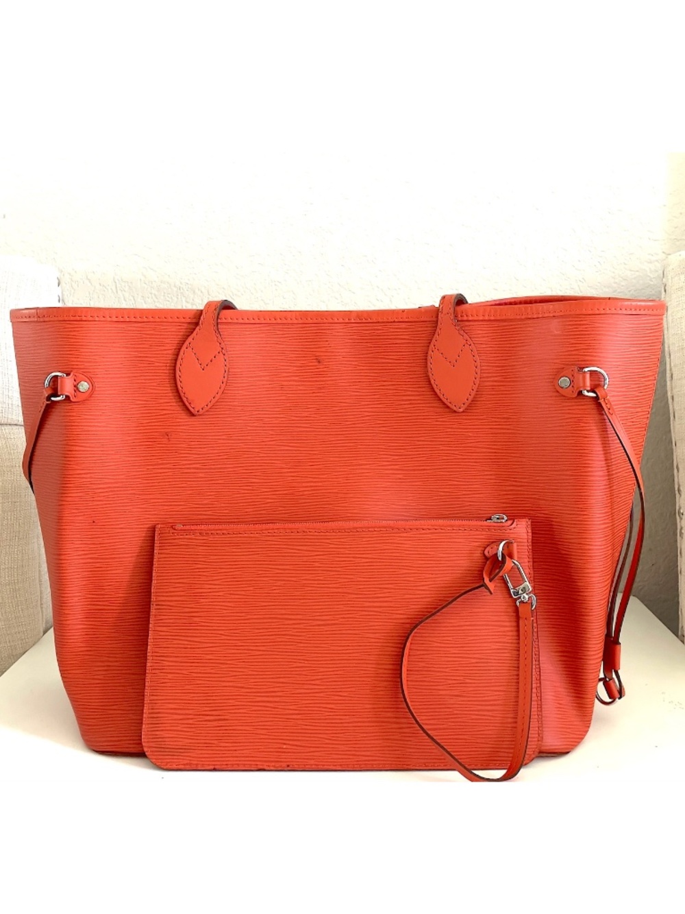 Louis Vuitton Epi Leather Neverfull MM Tote / Shoulder Bag with Pouch